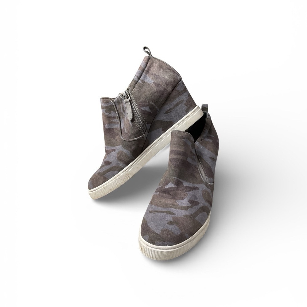 Susina Women's Camo Wedge Sneakers Size 9